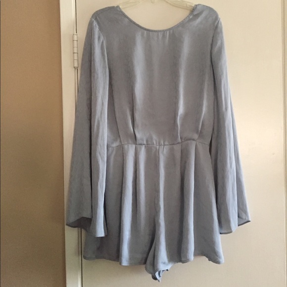 Topshop Satin Animal Playsuit/Romper w/long sleeves and scooped neckline‎ Size 4 - Picture 5 of 13